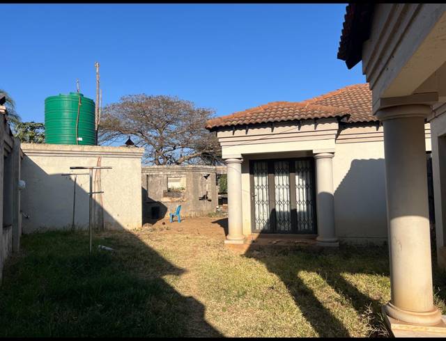 6 BEDROOM HOUSE FOR SALE IN SIBASA
